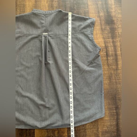 Figs Gray Rafaela Button Scrub Top Size XL - Picture 5 of 8
